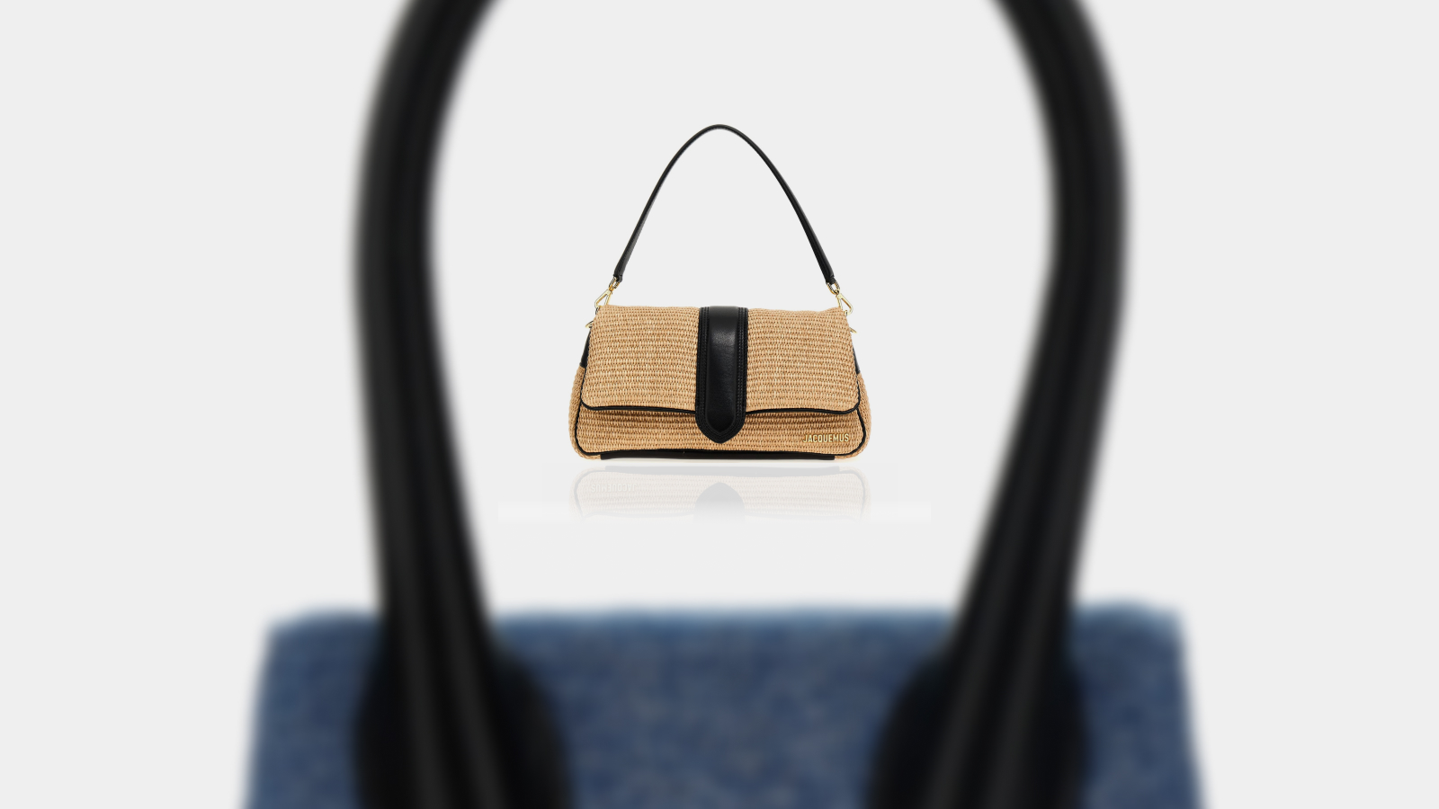 2024 年我们最喜欢的 Jacquemus 包袋——Le Tourni plus 牛仔布和拉菲草