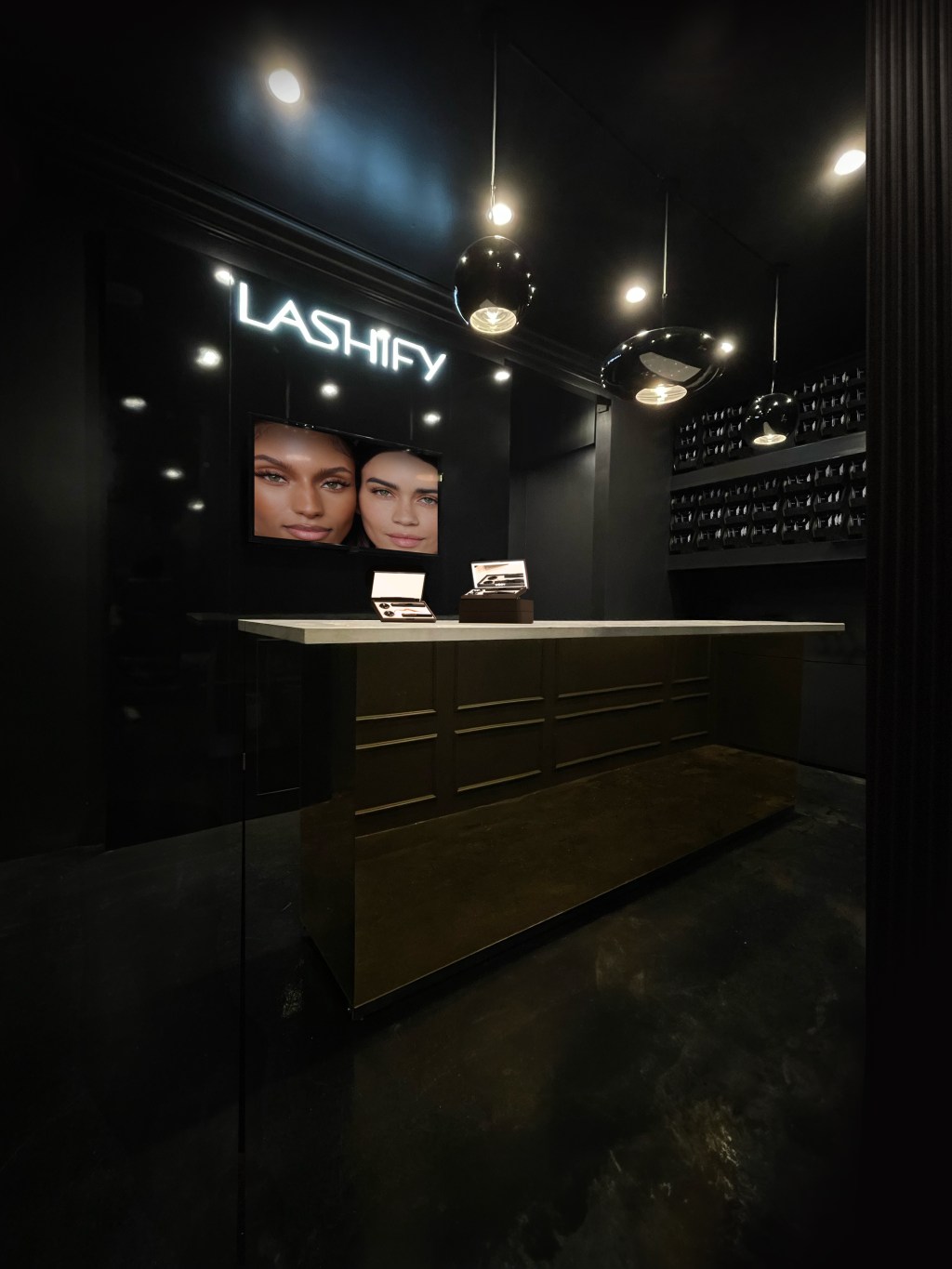 Lashify 开设第一家商店，并推出腮红产品进军彩妆领域