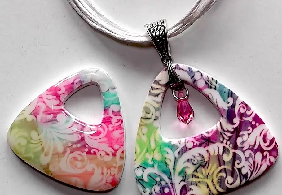 使用酒精墨水创建聚合物粘土蜡染效果的巧妙教程