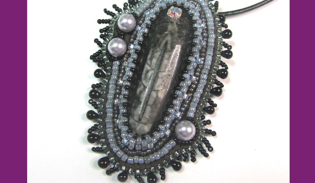 正角化石-混合珠绣吊坠