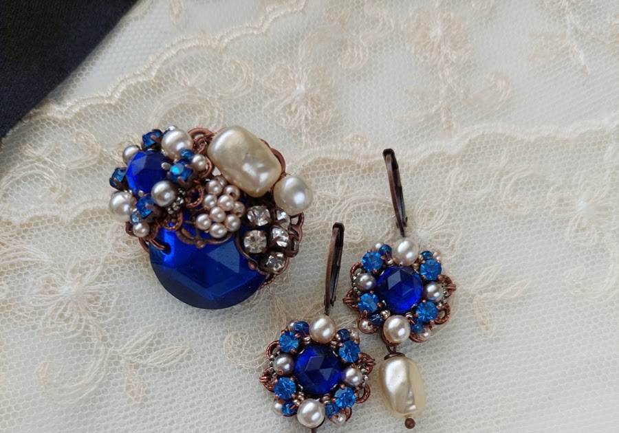 镶有珍珠和水钻的蓝色蓝宝石胸针