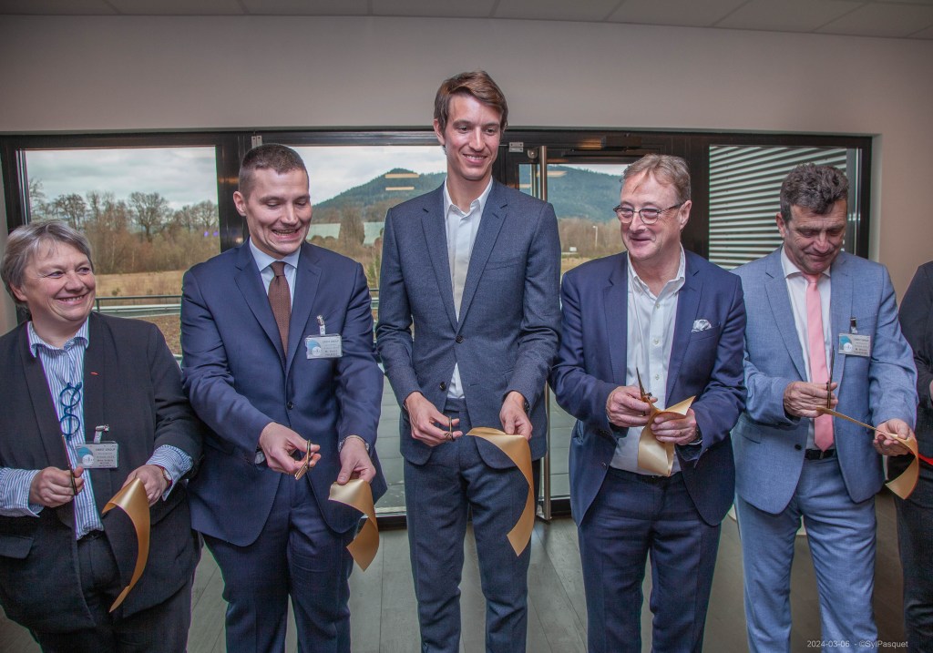 蒂芙尼 (Tiffany & Co.) 新建奥雷斯特工厂提高产量