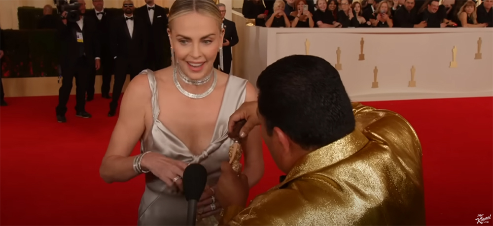 查理兹·塞隆 (Charlize Theron) 身穿多层 Boucheron 腕表在奥斯卡颁奖典礼上优雅亮相