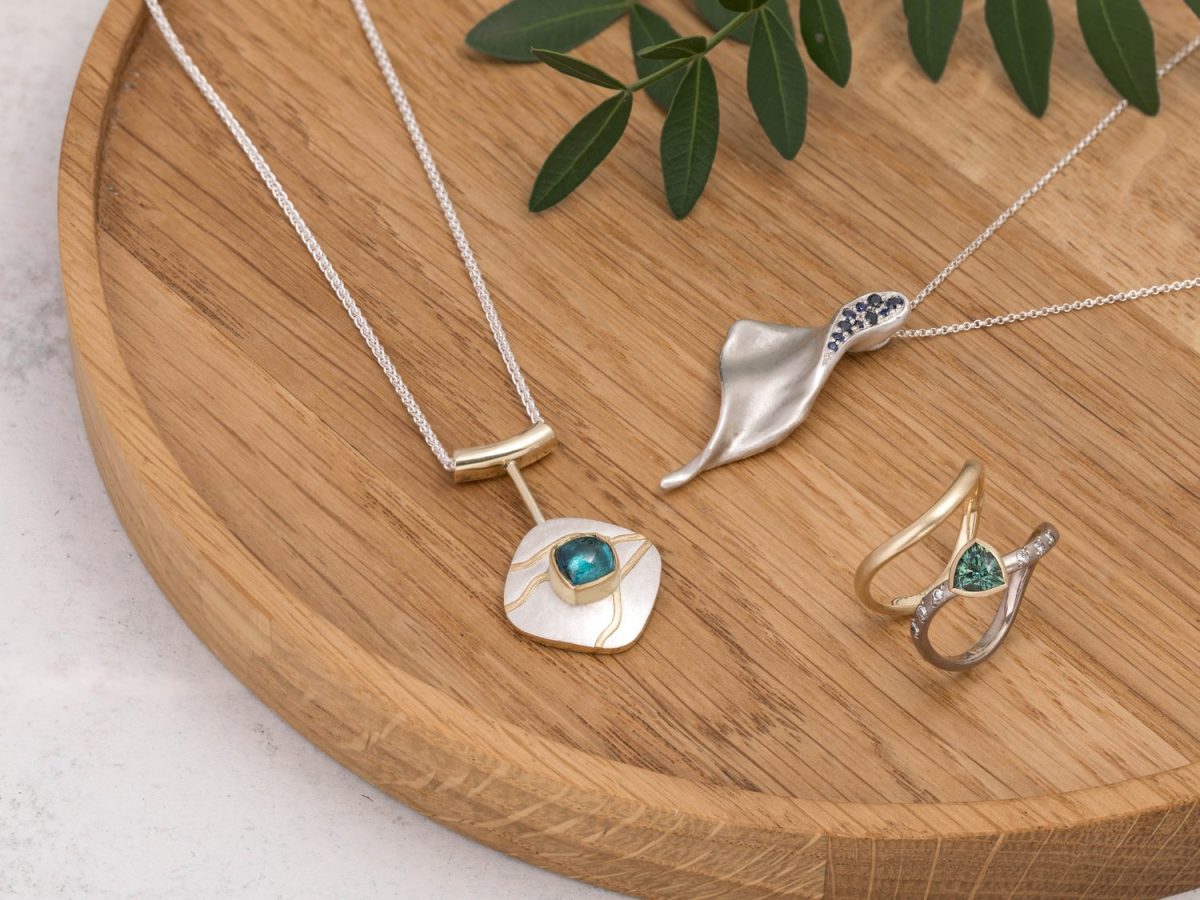 我在工作的同时还经营着一家珠宝生意，我也很喜欢！