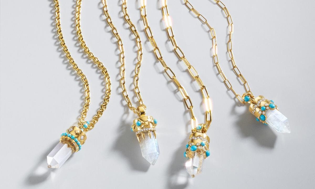 Karina Breeze 为她的 Cowgirl LUV 系列增添水晶吊坠