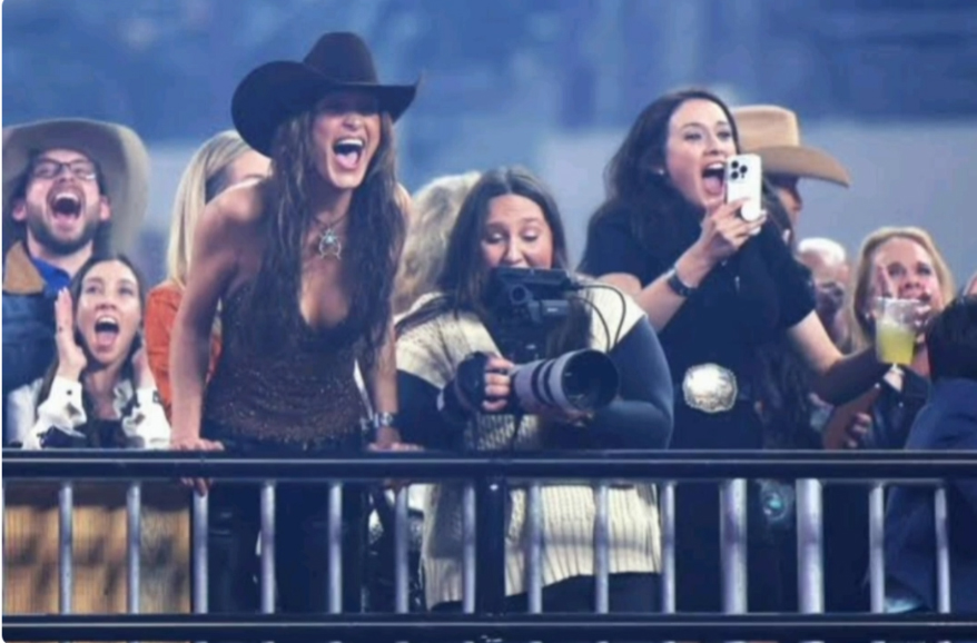 贝拉·哈迪德 (Bella Hadid) 掀起绿松石色和银色乡村热潮