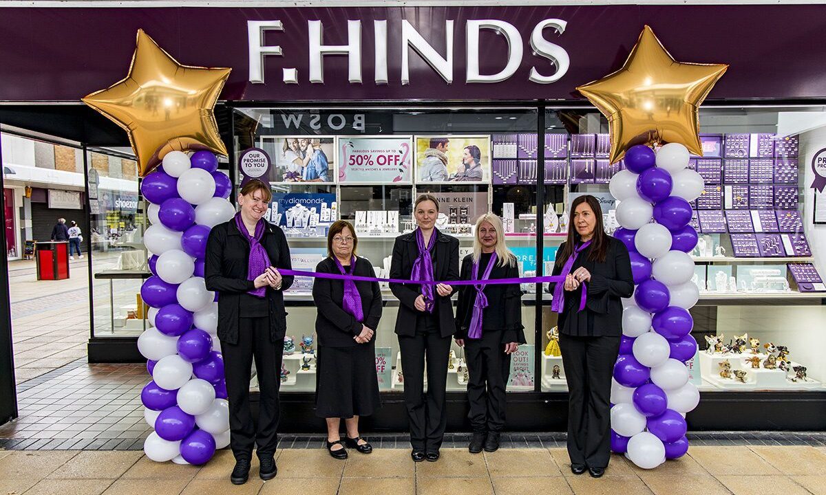 F.Hinds 正在升级和扩建两家商店