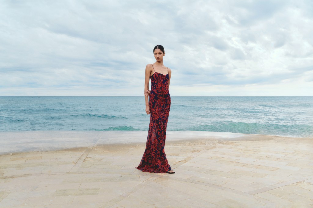 Dries Van Noten 登陆海滩，推出 Mytheresa 终极系列