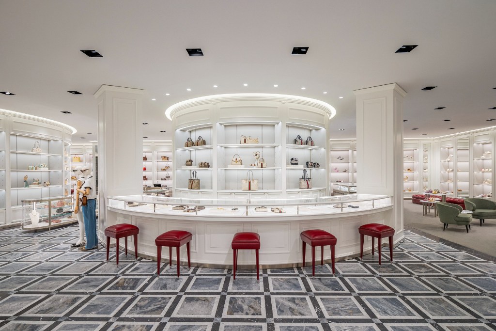 Gucci 南海岸广场 (South Coast Plaza) 和 Readyies Grove Boutique 的店铺面积扩大一倍