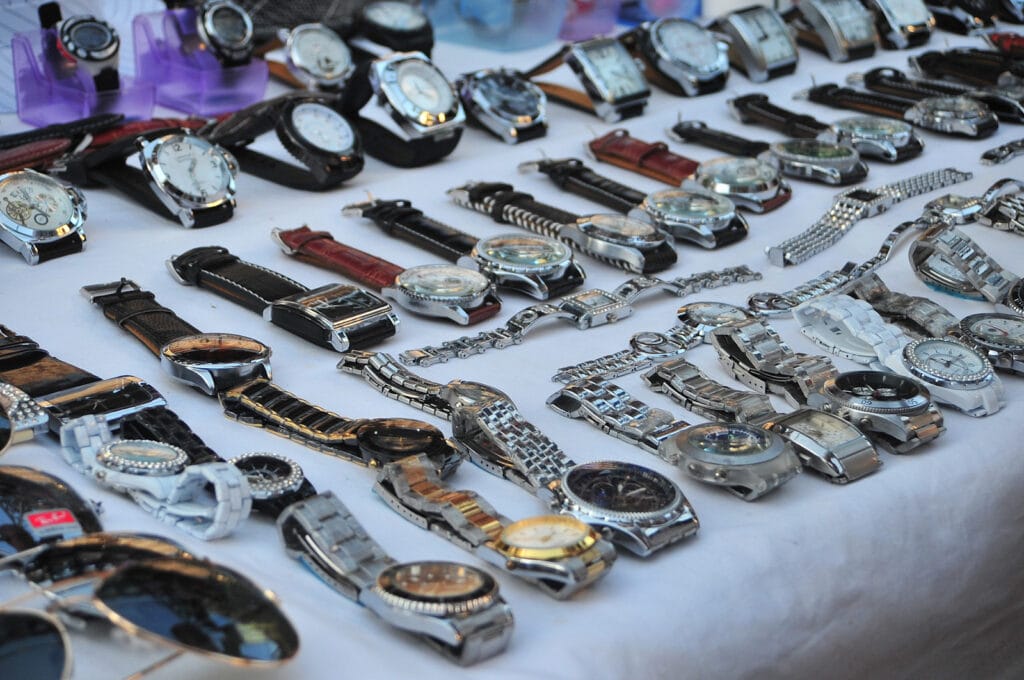 假冒手表丑闻：伦敦珠宝商面临正义