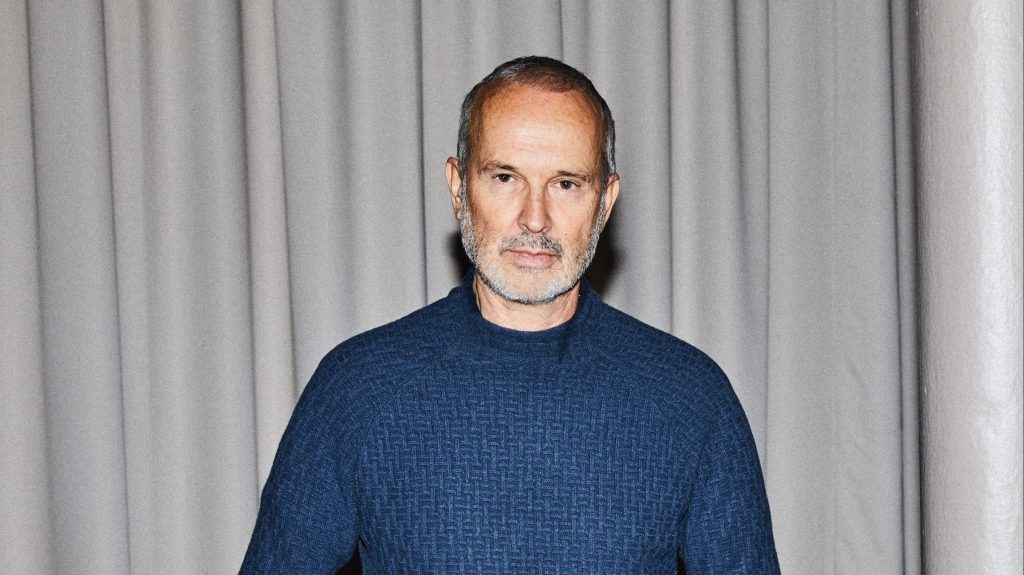 Erwin Wurm 和 Lanvin Lab 首次推出纪念性包袋雕塑