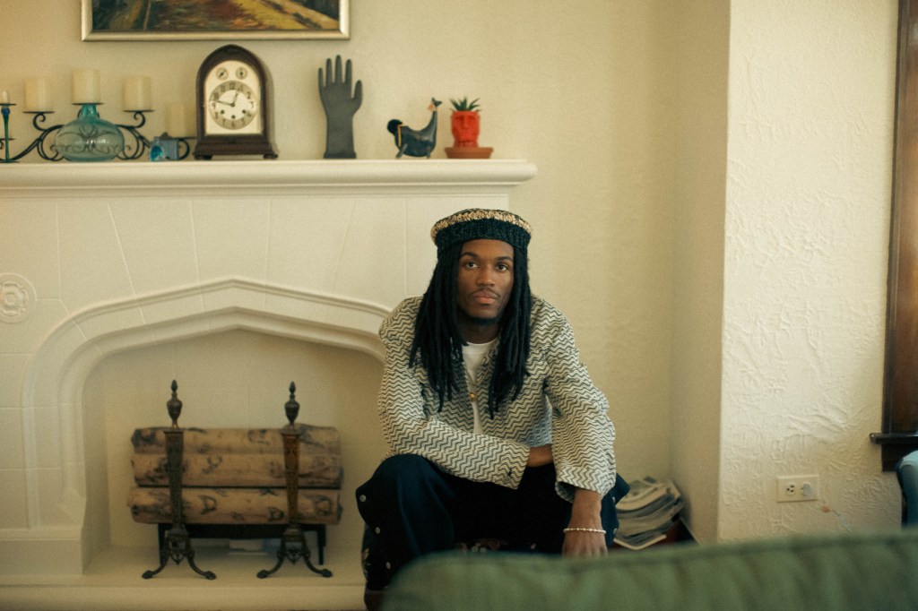 芝加哥说唱歌手萨巴谈论没有 ID 的合作专辑