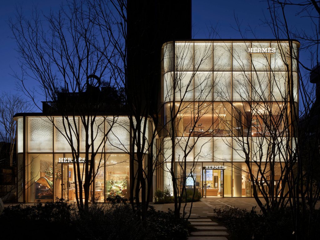 销售额增长 17%，包括亚洲在内的各地均实现两位数增长