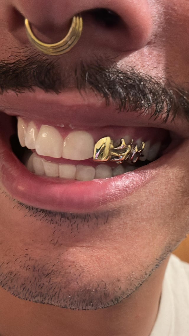 来自 ig.000000 的定制烧烤 14k。 总部位于布鲁克林。