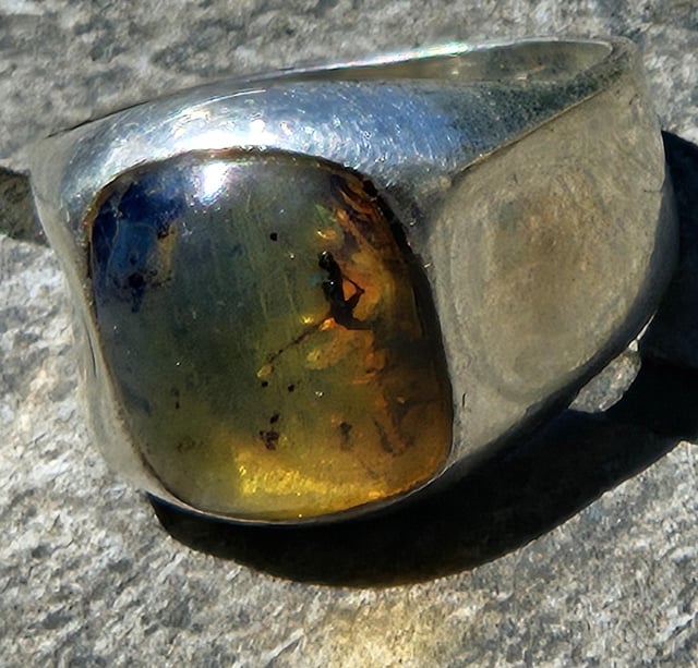 多米尼加蓝琥珀