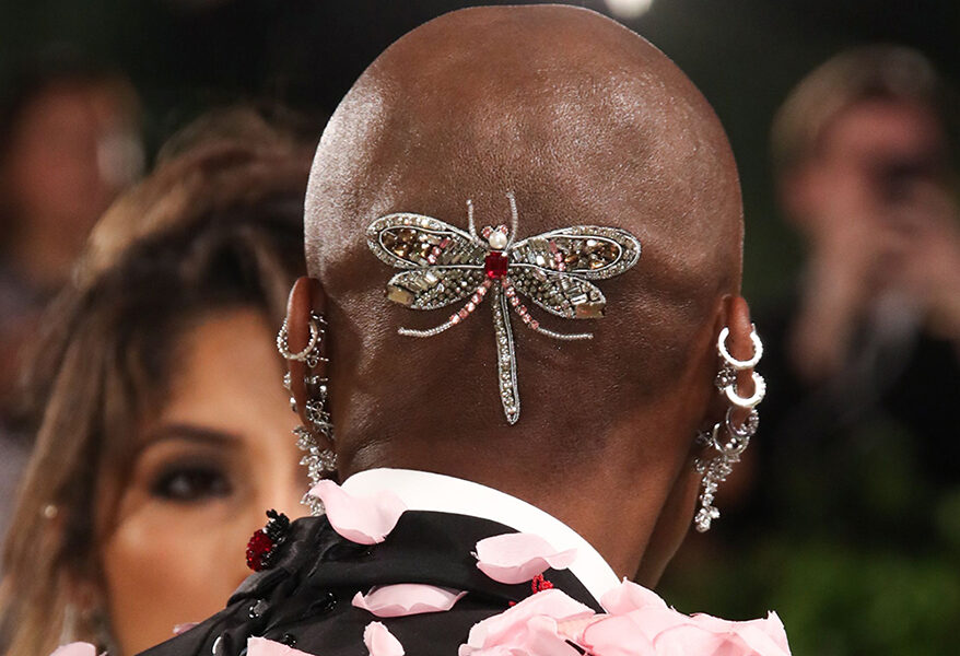 辛西娅·埃里沃 (Cynthia Erivo) 在 2024 年 Met Gala 上进场和退场