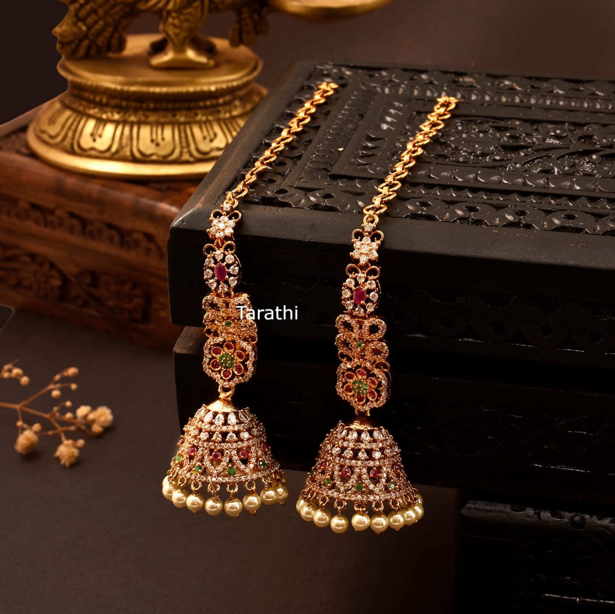 AD Jhumka 宝石与来自“Heritage Jewels”的金属 • 南印度珠宝