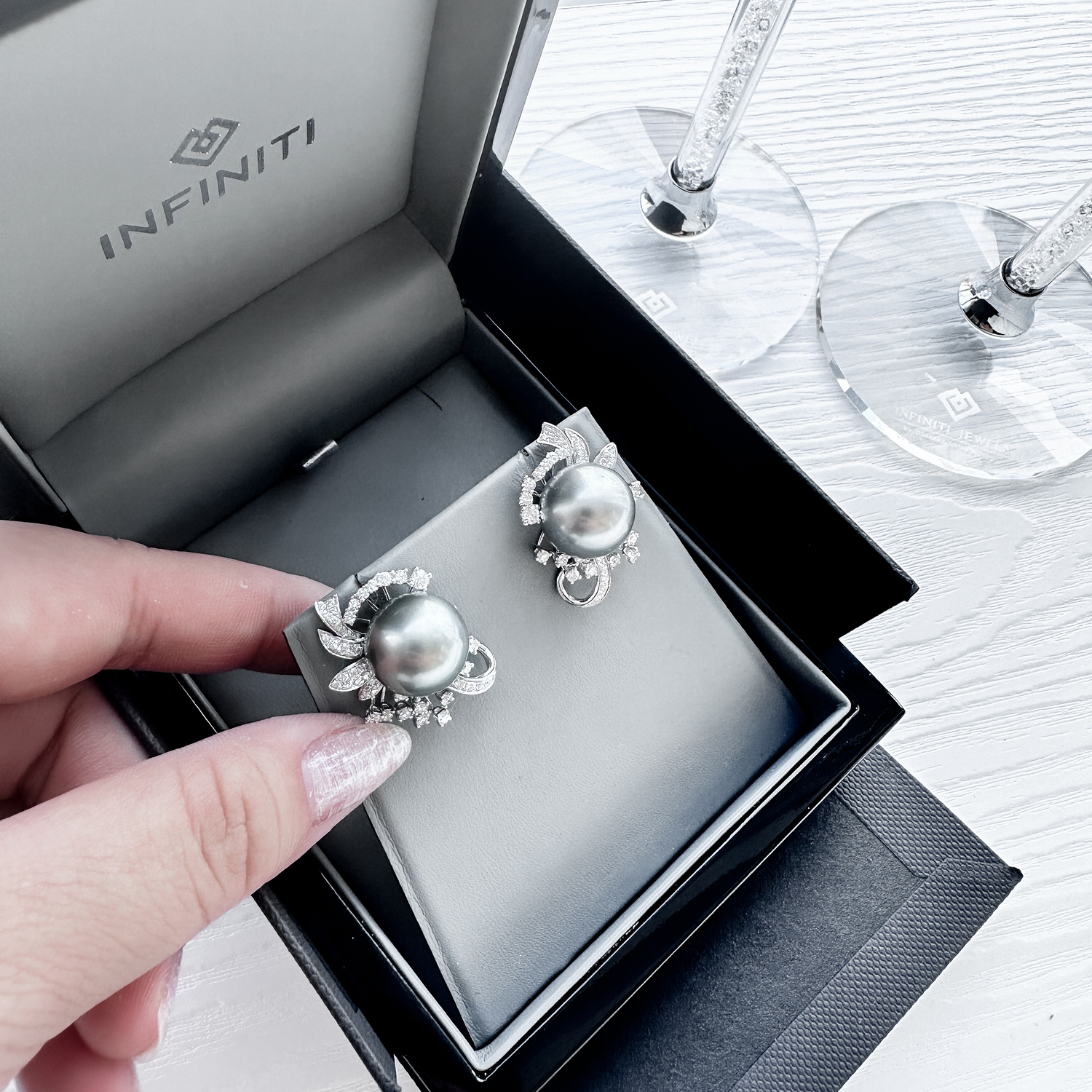 通过定制和个性化珠宝表达亲密联系