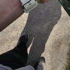 我清洗了从当铺买来的价值 10,000 美元的新手镯。 它们很脏，还被汗水玷污了，尽管一个人的垃圾是另一个人的宝藏。