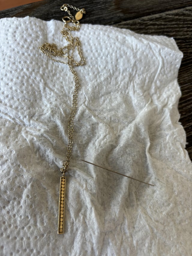 怎样才能解开这个结呢？ 我尝试用针但没有成功，请问有什么建议吗？