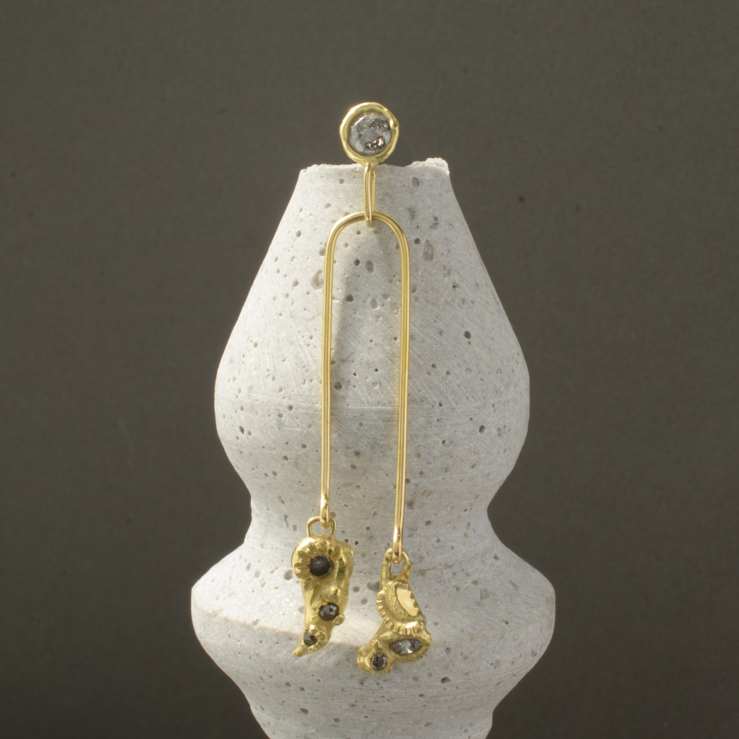 亚历山德拉·冯·维德恩 (Alexandra von Widdern) 进行钻石黄金熔化实验