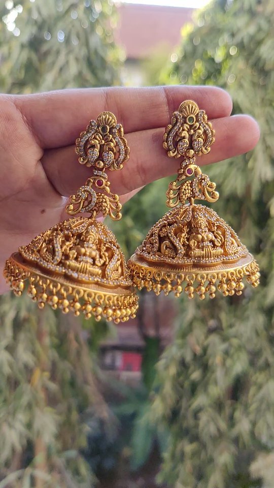 “Sudhi 时尚中心”的新娘 Temple Jhumka • 南印度珠宝