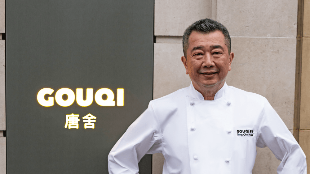 Tong Chee Hwee in front of Gouqi by Trafalgar Square