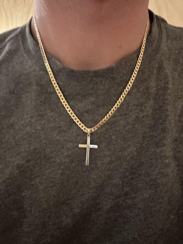 男士一条金链上有几个吊坠？