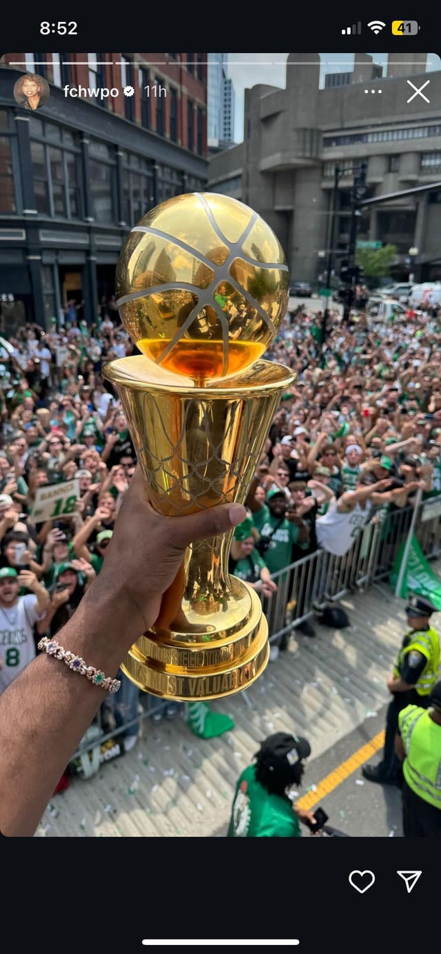 有谁知道杰伦·布朗戴的是什么手镯？