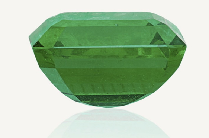 14-ct Emerald Smashes Christie