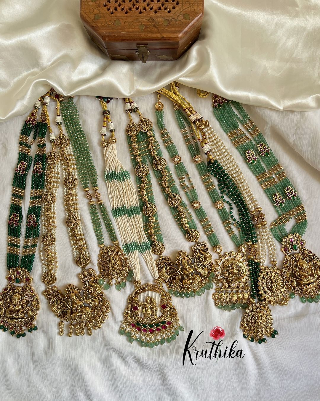“Kruthika Jewellery”设计的长串珠寺庙项链 • 南印度珠宝