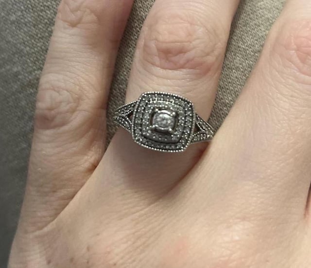 我妻子的结婚戒指！