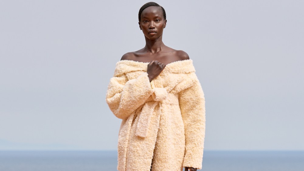 卡普里岛 Jacquemus 周年纪念秀吸引了 Jennie Kim、Dua Lipa 和 Gwyneth Paltrow