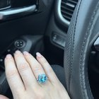 如果您左手戴大订婚戒指，哪根手指最适合佩戴这枚戒指？