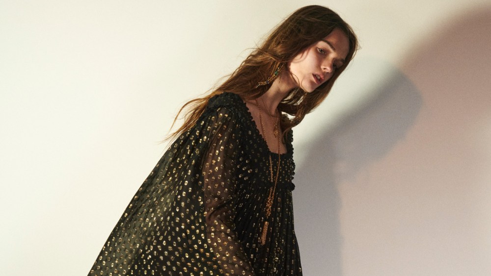 Chloé 2025 早春系列将奢华与 70 年代的古怪风格融为一体