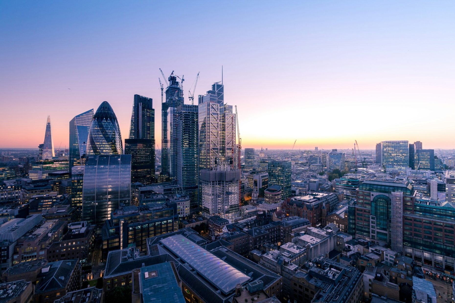 英国央行连续第七个月维持利率不变