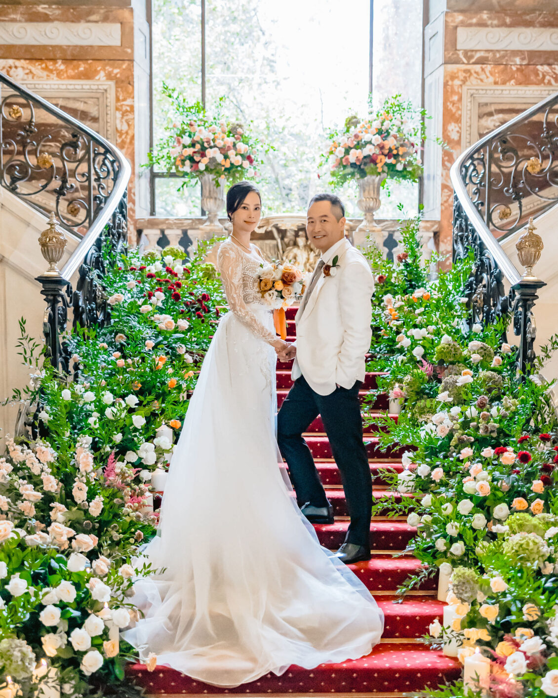 这对夫妇对别致的 Hôtel Le Marois 表示同意 ~ WedLuxe Media