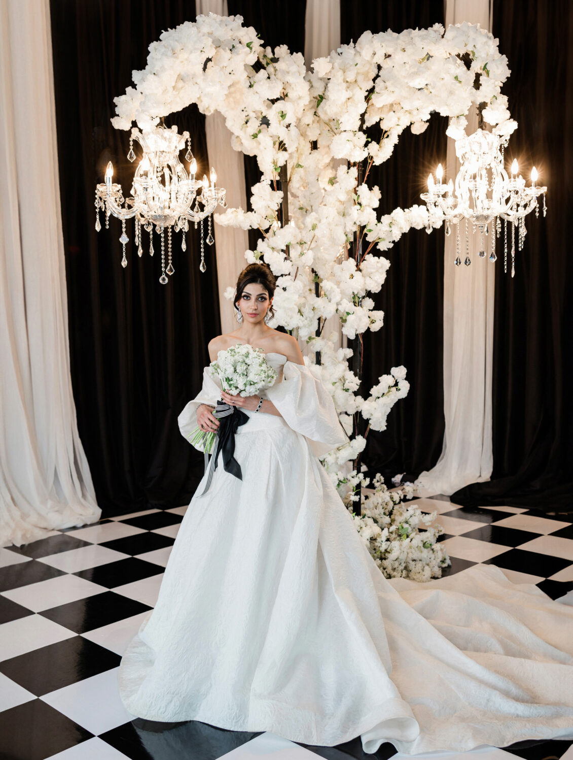 向卡波特 1966 年黑白舞会致敬 ~ WedLuxe Media