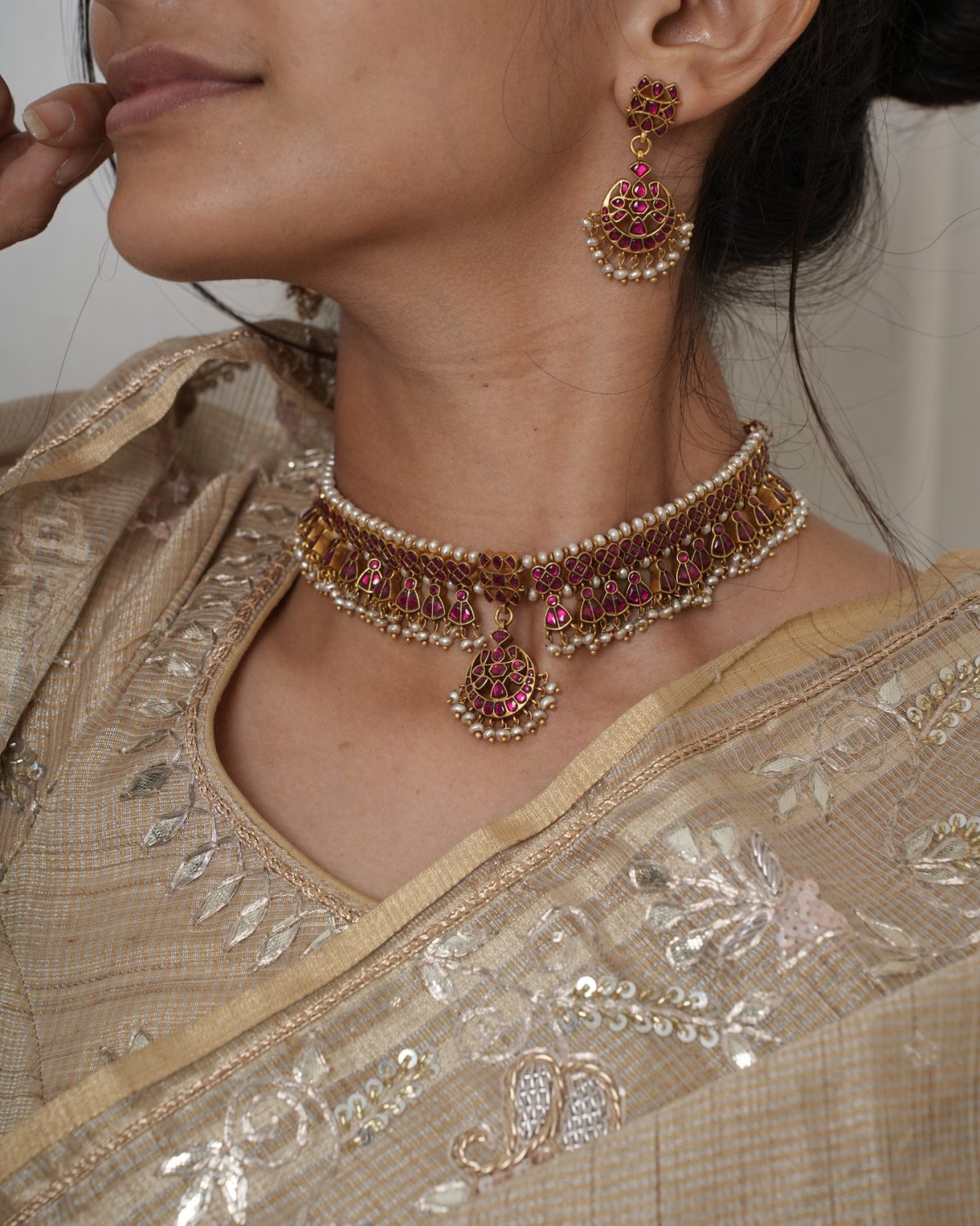 Blue And White Stone Gold Necklace From 'Sri Vasavi Thanga Malligai'