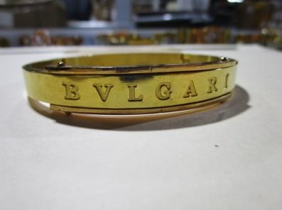 联邦当局查获 2,387 件假冒珠宝