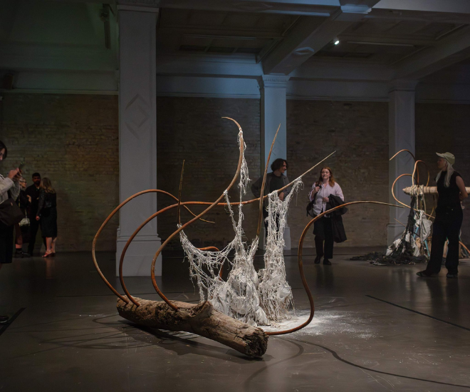 多米尼克·怀特（Dominique White）的“Deadweight”融合了文化、艺术和海洋的力量