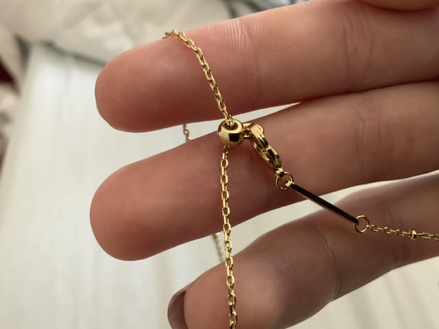 有谁知道这个扣子可以调节吗？ 如果有帮助的话，这条项链是肯德拉·斯科特的。