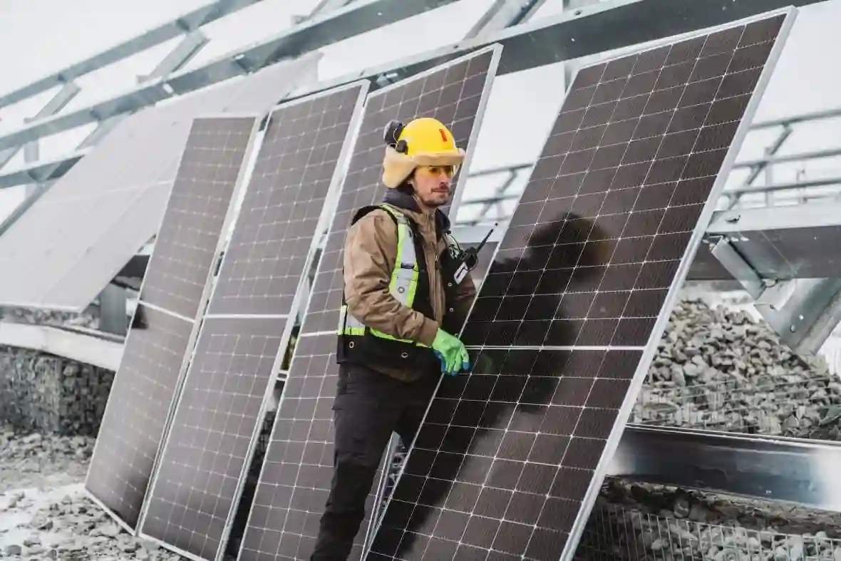 力拓在 Devek 钻石矿竣工太阳能发电厂