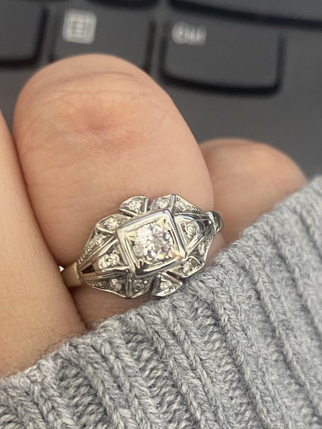 我偶然发现了这个子，有人可以帮我买这个戒指吗？