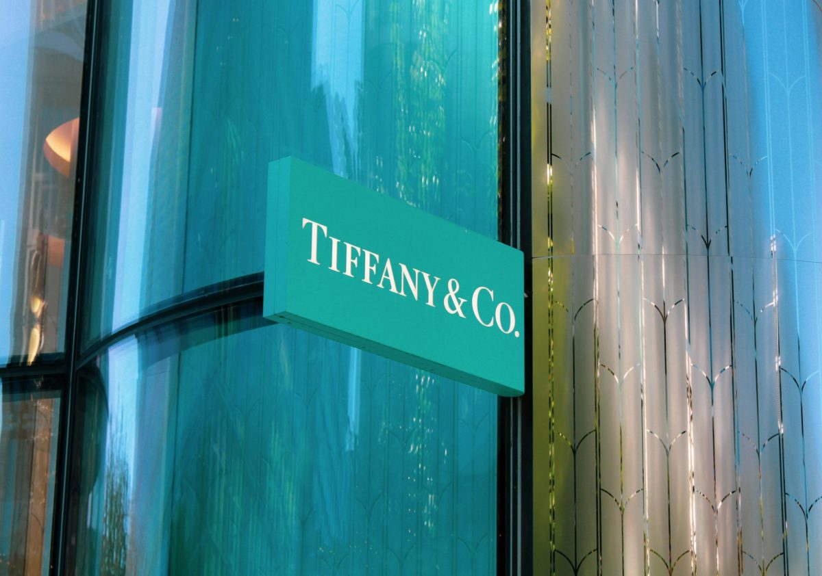 LVMH旗下手表和珠宝部门上半年利润和收入下降