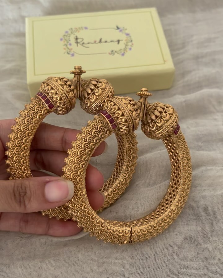 “Ranibaug”的古董卡达手镯 • 南印度珠宝