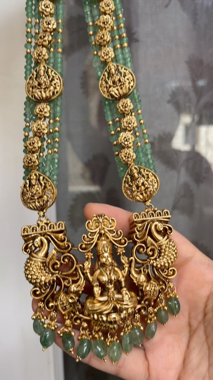 “Kruthika Jewellery”设计的 Lakshmi 串珠寺庙长项链 • 南印度珠宝