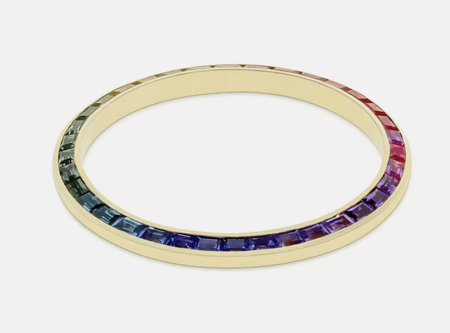 我想要一个定制框架。 如果我采购祖母绿，从珠宝商那里购买这样的东西需要花多少钱？ 假设表圈本身仅由不锈钢制成，那么切割和加工祖母绿以将其镶嵌在表圈中需要花费多少成本？