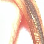 你知道这枚戒指有多少年历史了吗？抱歉照片不好。