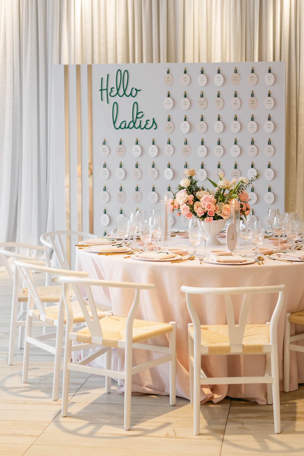 一场以比佛利山庄酒店为灵感的华丽婚礼派对 ~ WedLuxe Media